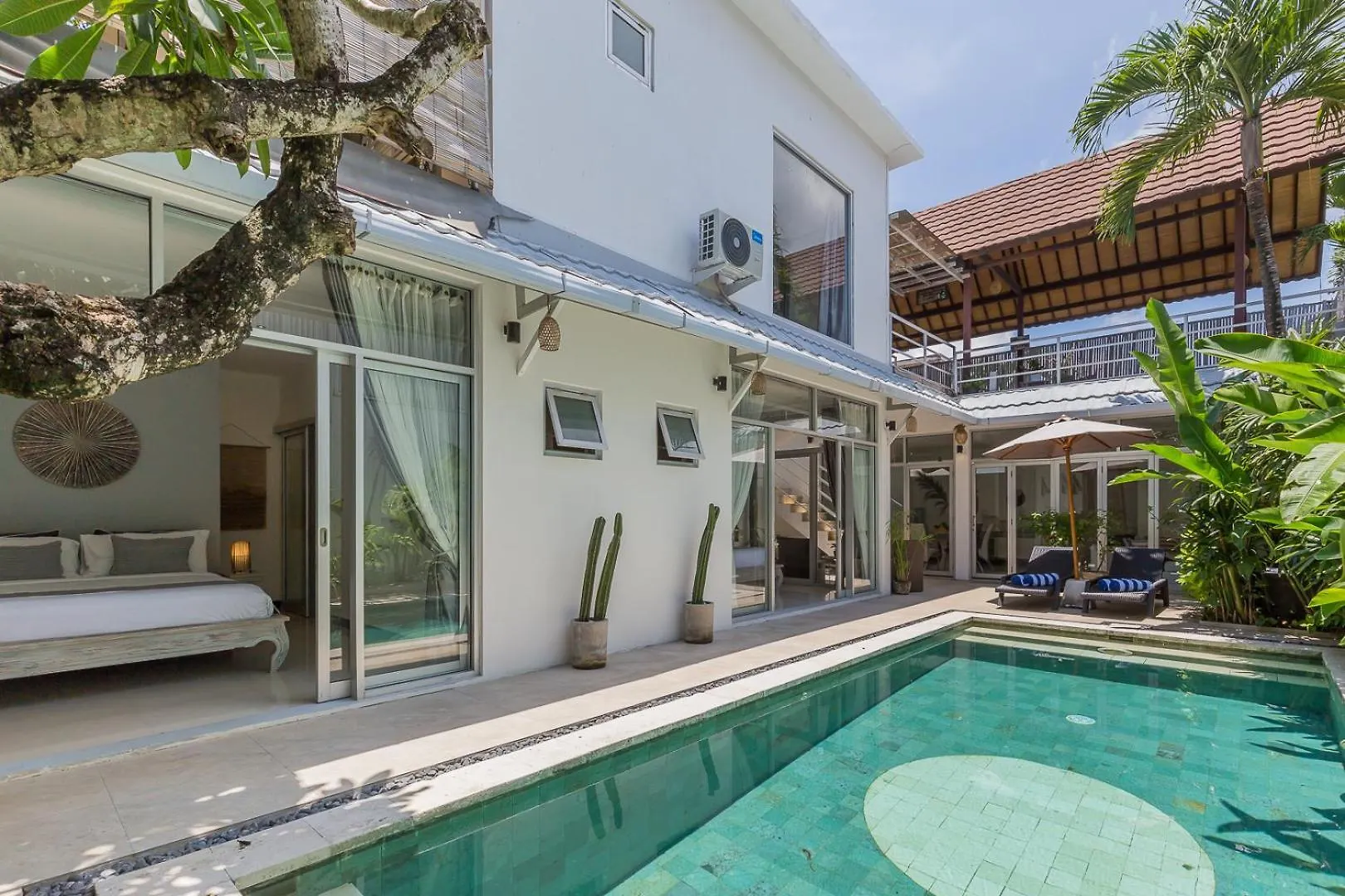 Cosy 3 Bedroom Villa With Private Pool In Seminyak location